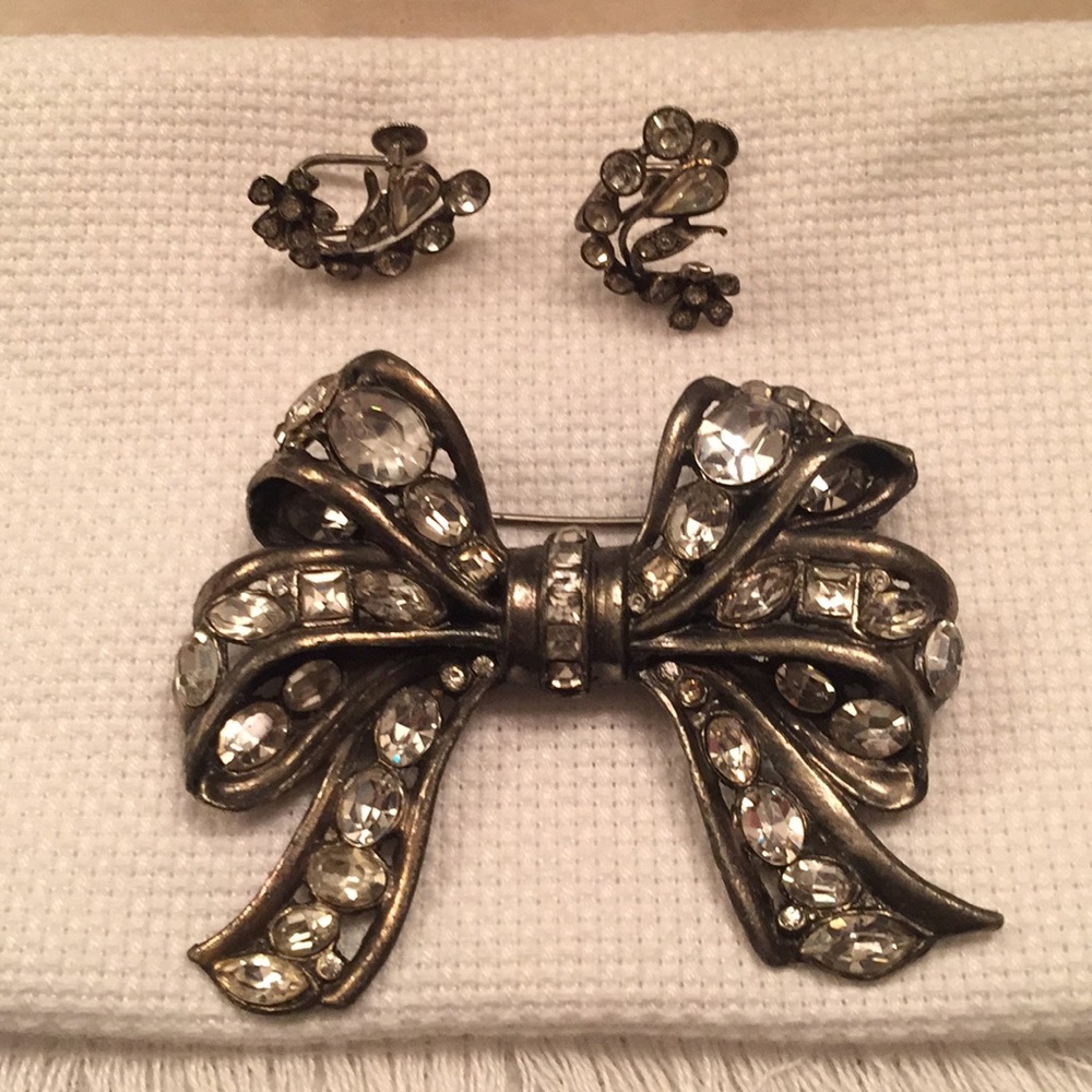 Bow tie pin and earrings